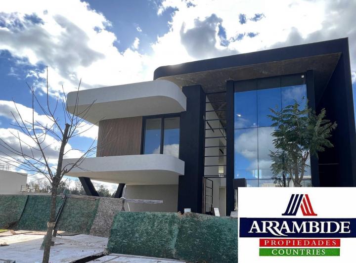 Casa · 550m² · 7 Ambientes · 2 Cocheras