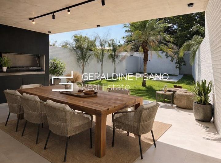 Casa · 225m² · 6 Ambientes · 1 Cochera