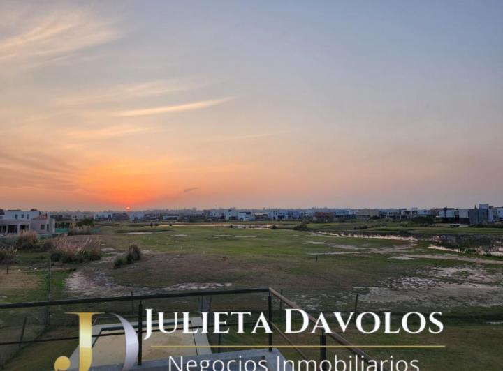 Casa · 220m² · 6 Ambientes · 2 Cocheras