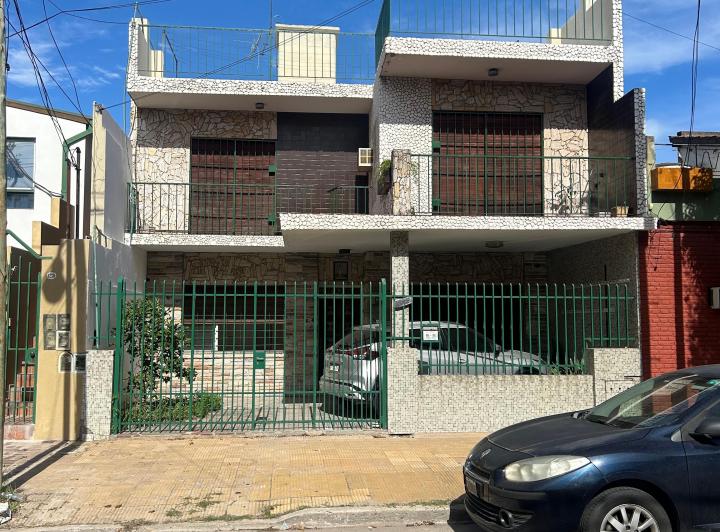 Casa · 155m² · 5 Ambientes · 1 Cochera