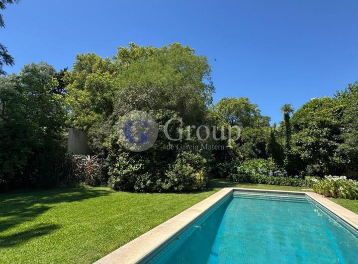 Casa · 350m² · 7 Ambientes · 1 Cochera
