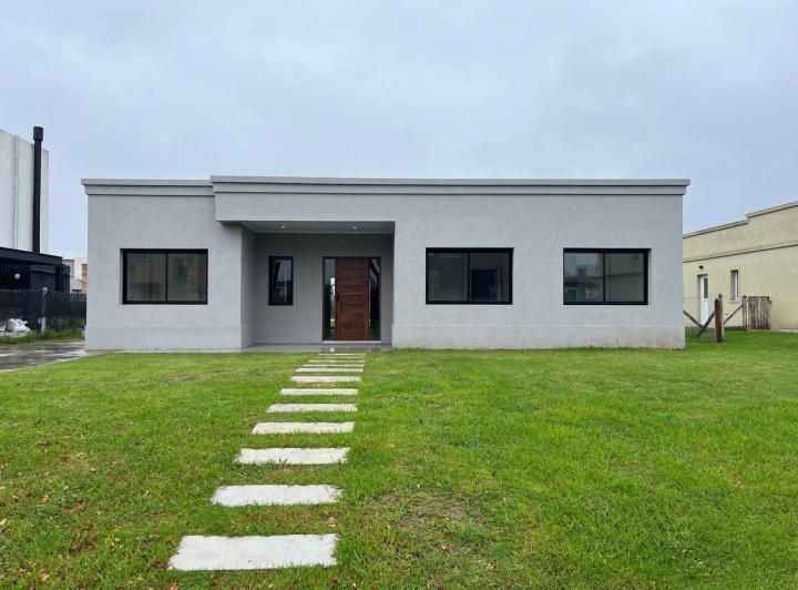 Casa · 176m² · 5 Ambientes · 1 Cochera