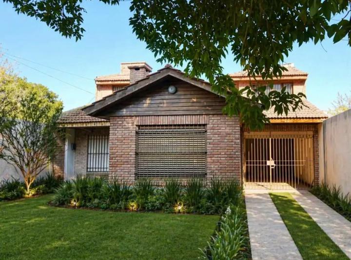 Casa · 400m² · 5 Ambientes · 2 Cocheras