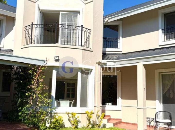 Casa · 290m² · 6 Ambientes · 3 Cocheras