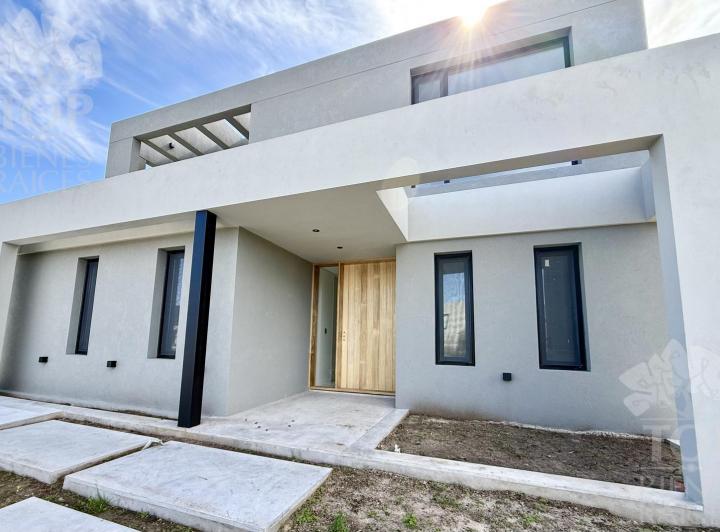 Casa · 250m² · 6 Ambientes