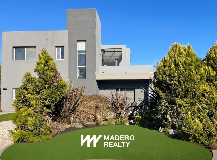 Casa · 205m² · 6 Ambientes · 1 Cochera