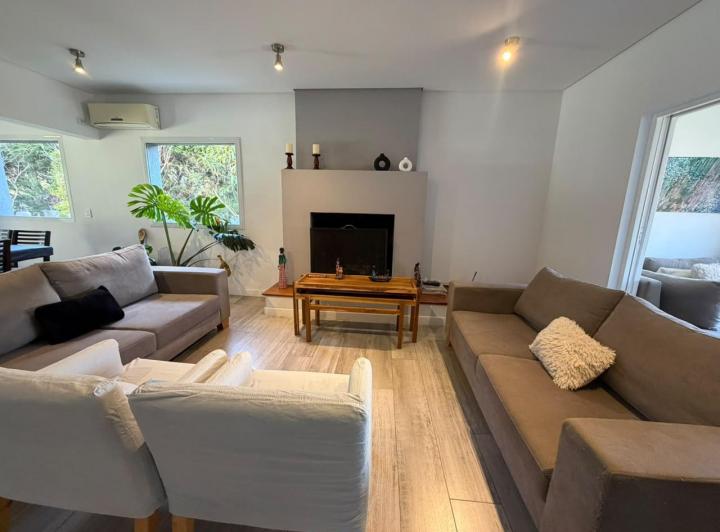 Casa · 858m² · 4 Dormitorios