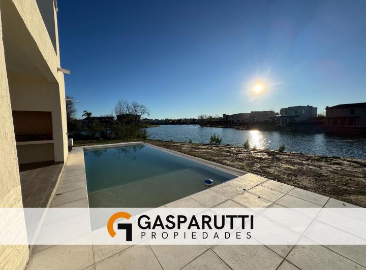 Casa · 280m² · 5 Ambientes · 4 Cocheras