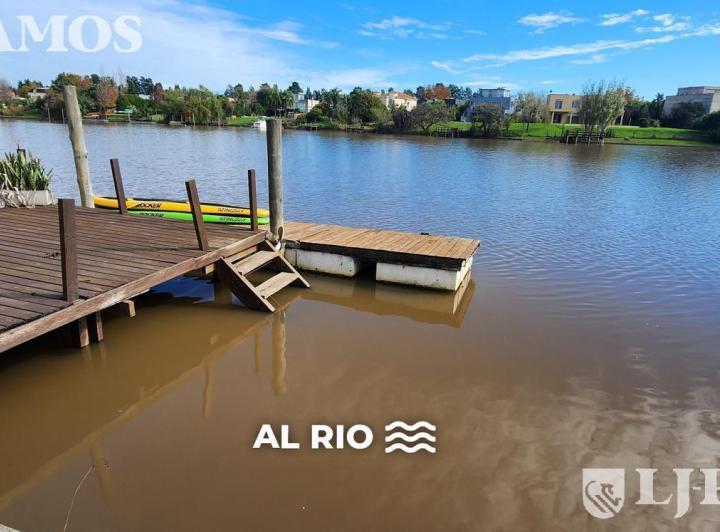 Casa · 330m² · 7 Ambientes · 2 Cocheras