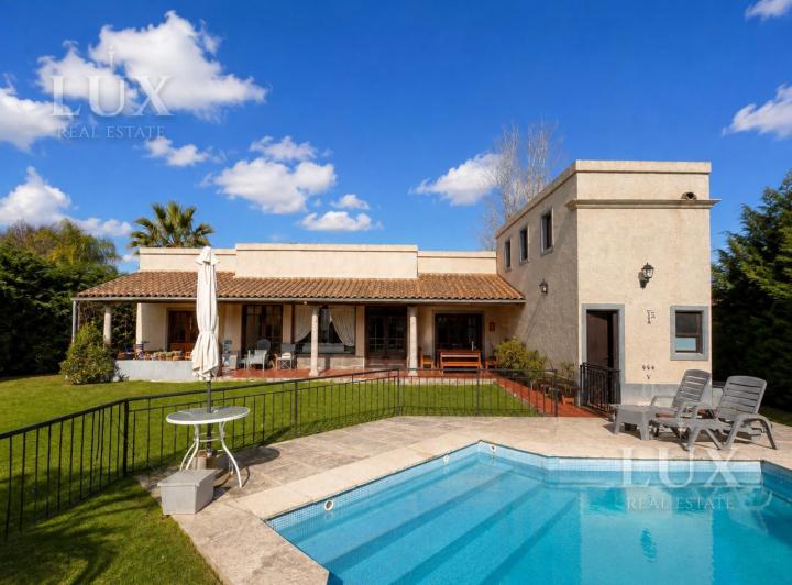 Casa · 213m² · 5 Ambientes · 4 Cocheras