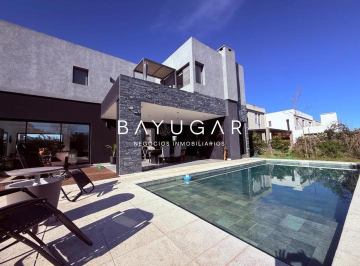 Casa · 269m² · 5 Ambientes · 2 Cocheras