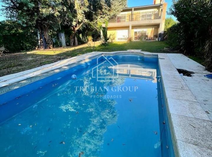 Casa · 180m² · 5 Ambientes