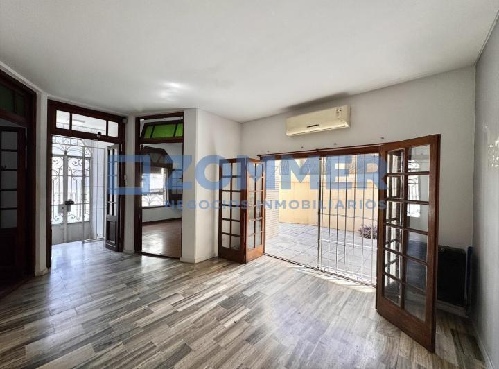 Casa · 167m² · 8 Ambientes · 1 Cochera
