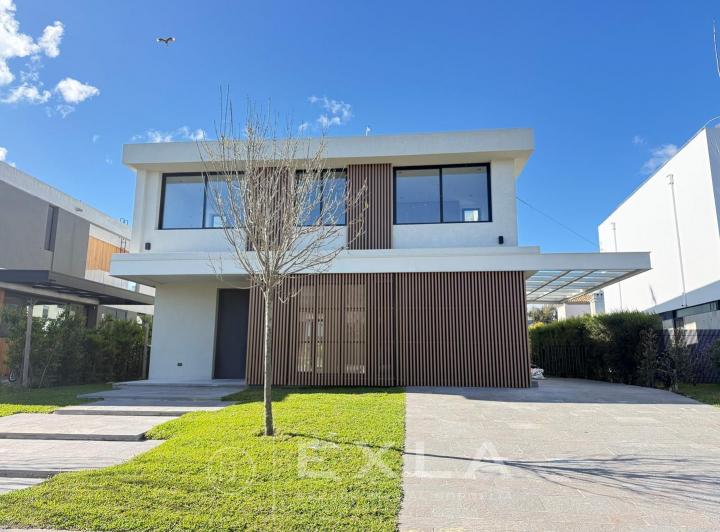 Casa · 290m² · 5 Ambientes · 4 Cocheras