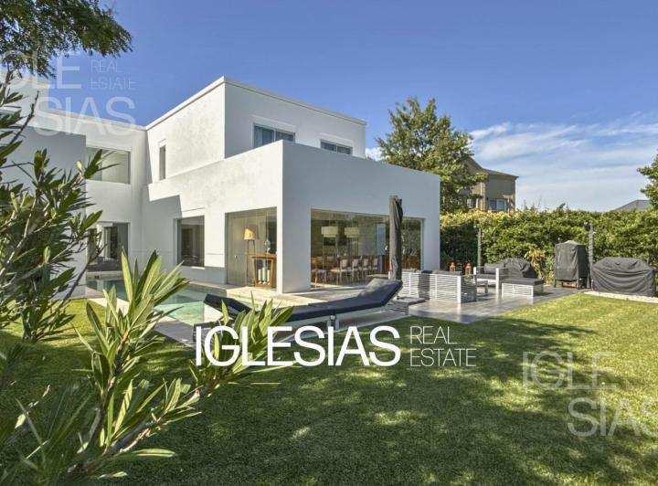 Casa · 438m² · 8 Ambientes · 5 Cocheras