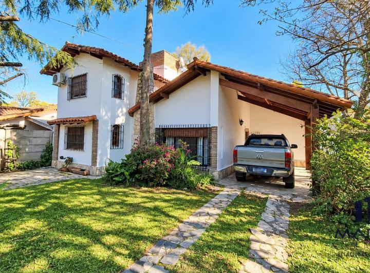 Casa · 187m² · 6 Ambientes · 3 Cocheras