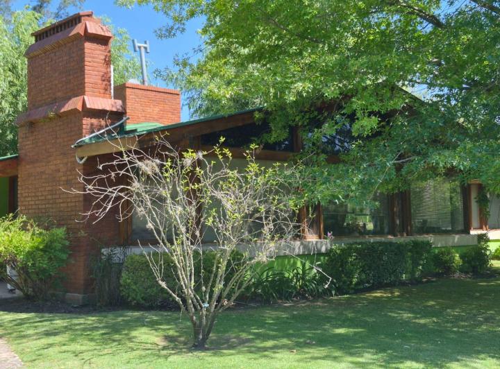 Casa · 231m² · 6 Ambientes · 2 Cocheras