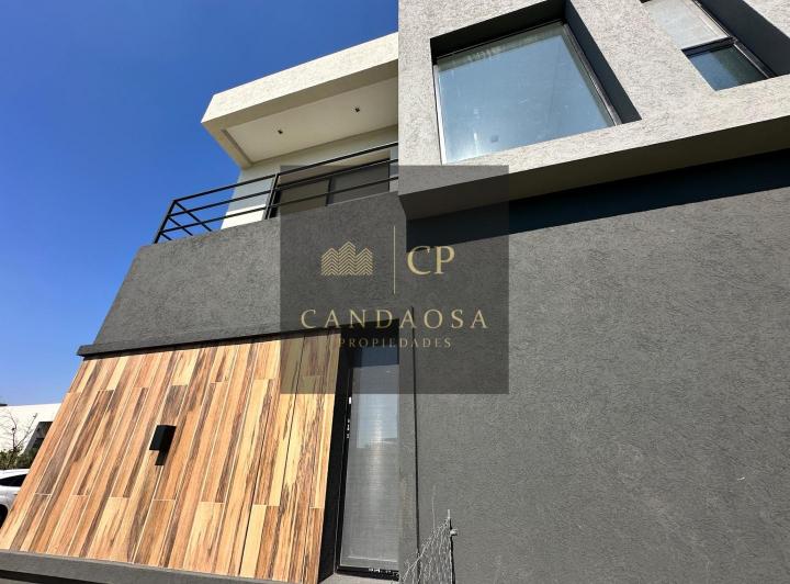 Casa · 217m² · 5 Ambientes · 4 Cocheras