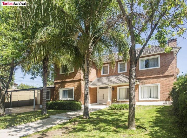 Casa · 250m² · 6 Ambientes