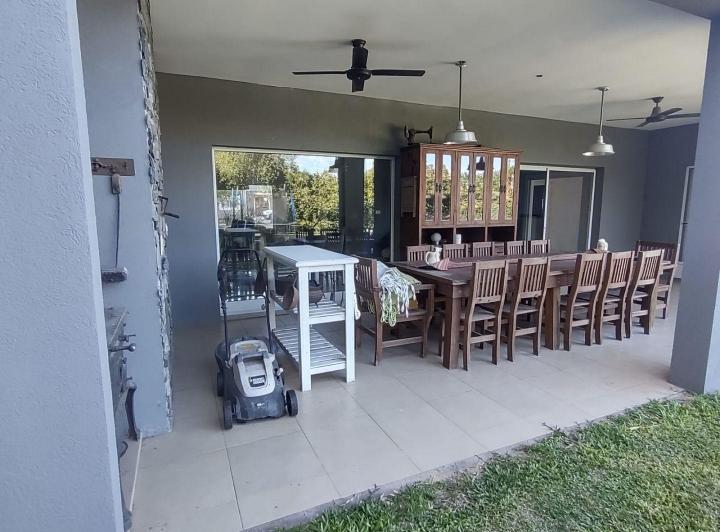 Casa · 250m² · 5 Ambientes · 3 Cocheras