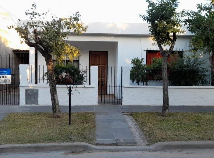 Casa · 100m² · 5 Ambientes · 1 Cochera