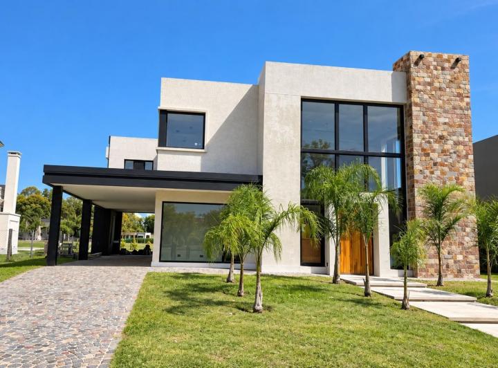 Casa · 340m² · 5 Ambientes · 2 Cocheras