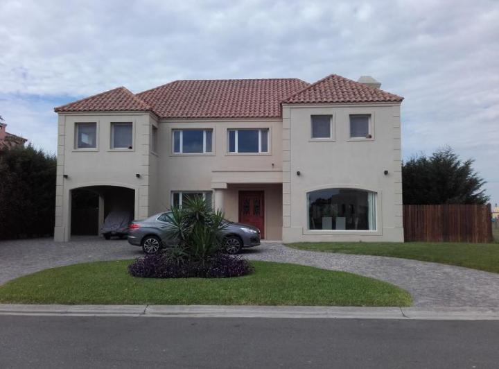 Casa · 415m² · 5 Ambientes · 1 Cochera