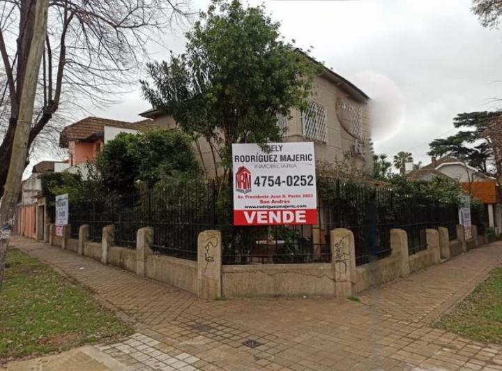 Casa · 230m² · 5 Ambientes · 1 Cochera