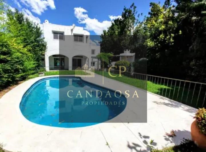 Casa · 250m² · 6 Ambientes · 2 Cocheras