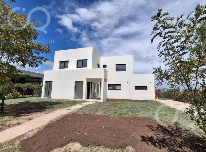 Casa · 222m² · 6 Ambientes