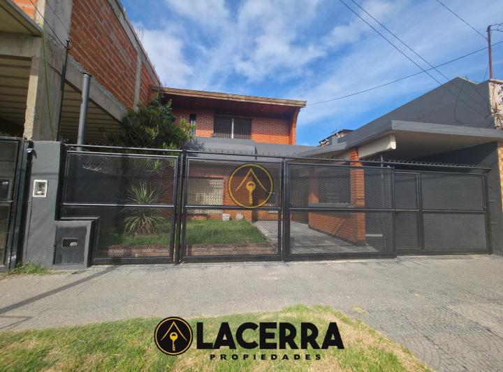 Casa · 185m² · 5 Ambientes · 2 Cocheras