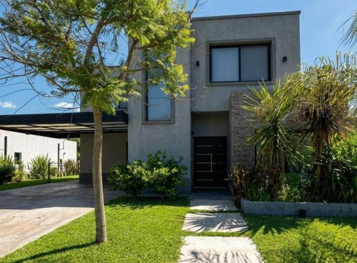 Casa · 170m² · 5 Ambientes · 6 Cocheras