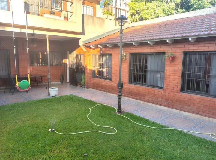 Casa · 170m² · 5 Ambientes · 2 Cocheras