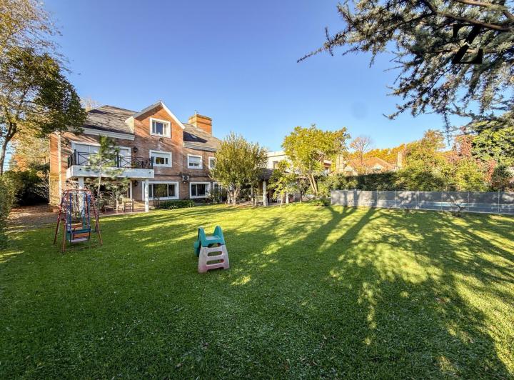 Casa · 1078m² · 9 Ambientes