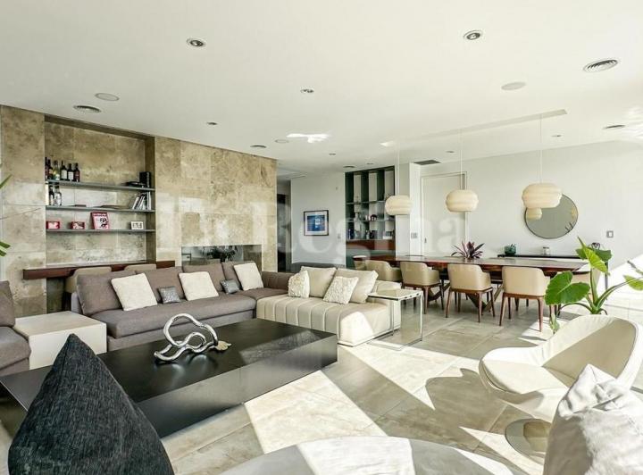 Casa · 464m² · 8 Ambientes · 2 Cocheras