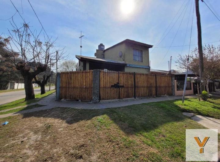 Casa · 180m² · 5 Ambientes · 2 Cocheras