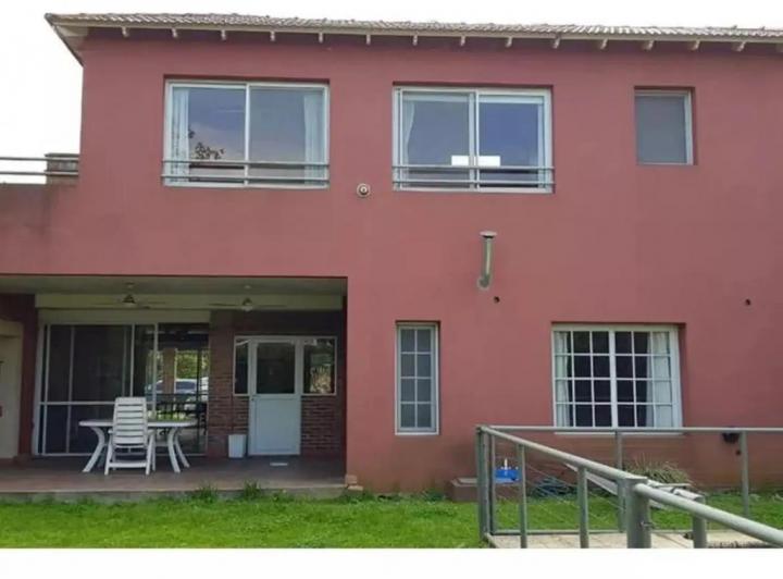 Casa · 200m² · 5 Ambientes