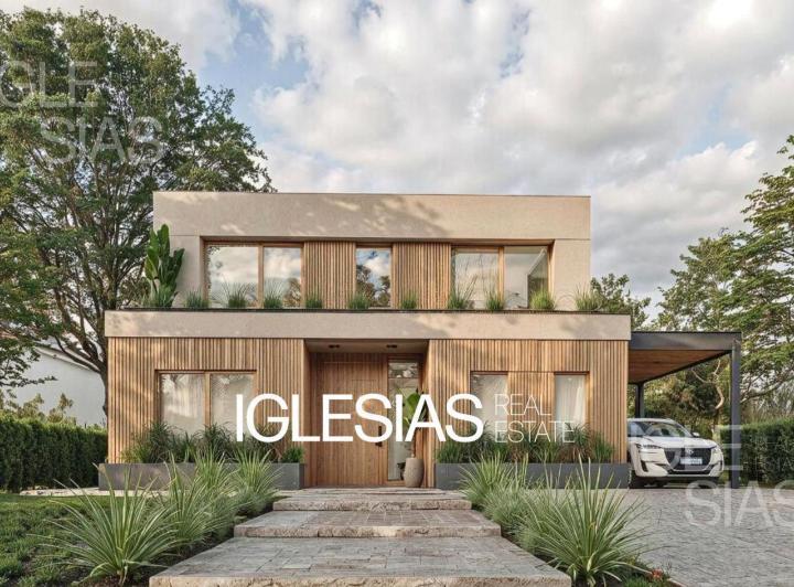 Casa · 293m² · 6 Ambientes · 4 Cocheras