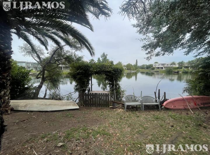 Casa · 416m² · 10 Ambientes · 1 Cochera