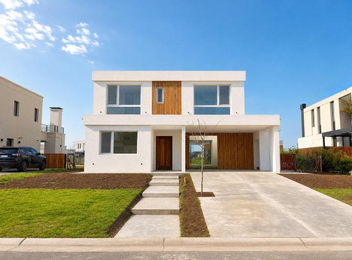 Casa · 200m² · 5 Ambientes · 2 Cocheras