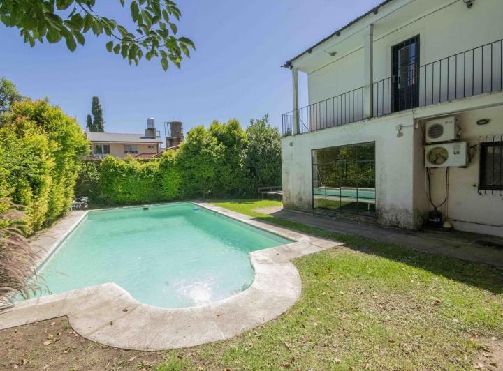 Casa · 303m² · 8 Ambientes · 7 Cocheras