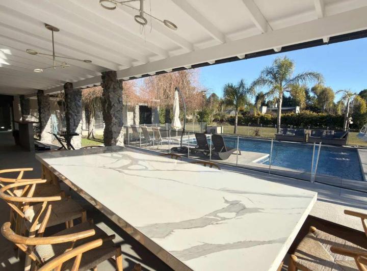 Casa · 290m² · 7 Ambientes