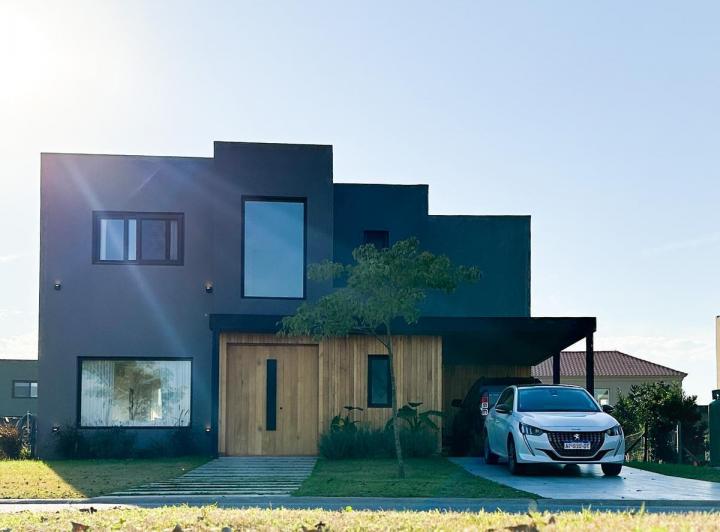 Casa · 288m² · 5 Ambientes · 2 Cocheras