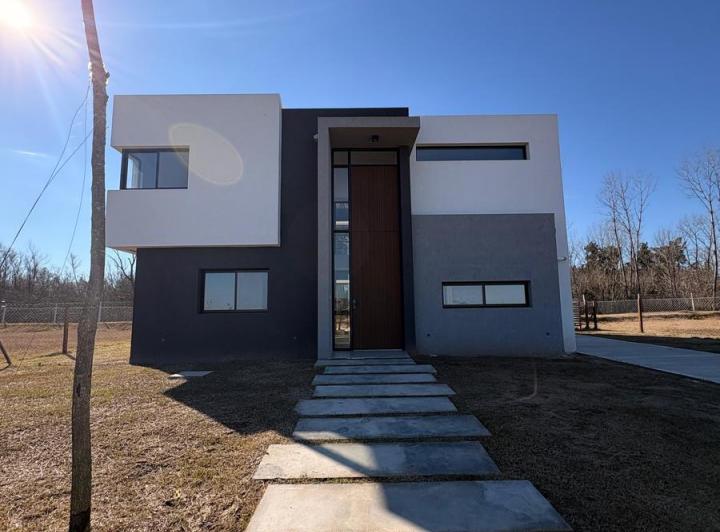 Casa · 187m² · 5 Ambientes · 2 Cocheras