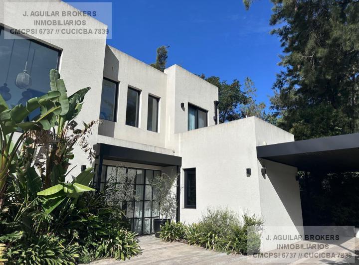 Casa · 320m² · 5 Ambientes · 2 Cocheras