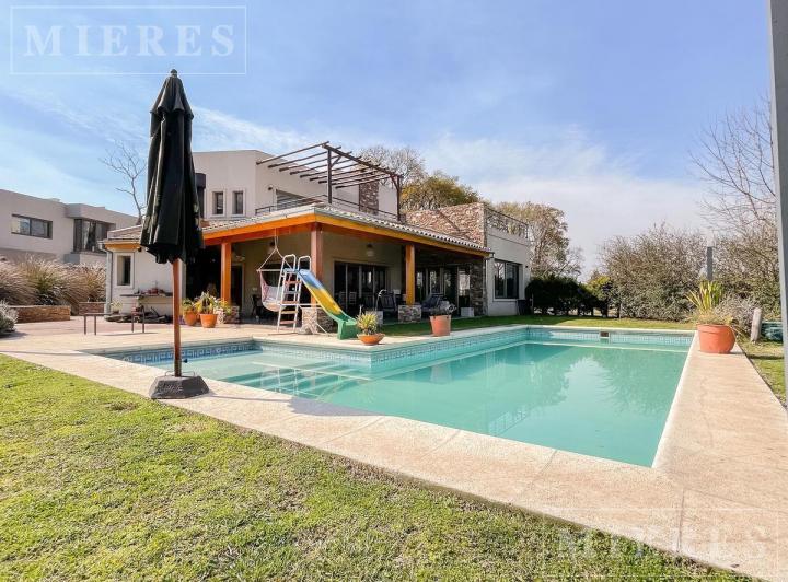 Casa · 269m² · 6 Ambientes · 2 Cocheras
