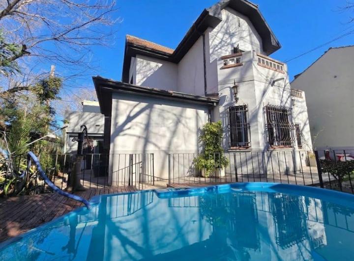 Casa · 178m² · 5 Ambientes · 1 Cochera