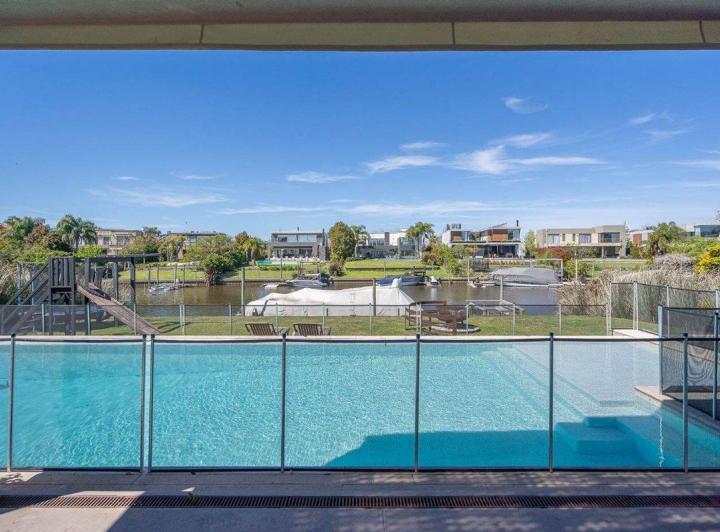 Casa · 363m² · 6 Ambientes · 2 Cocheras