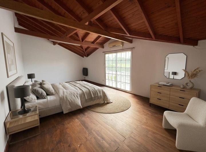 Casa · 241m² · 5 Ambientes · 2 Cocheras