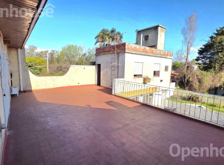 Casa · 301m² · 7 Ambientes · 1 Cochera